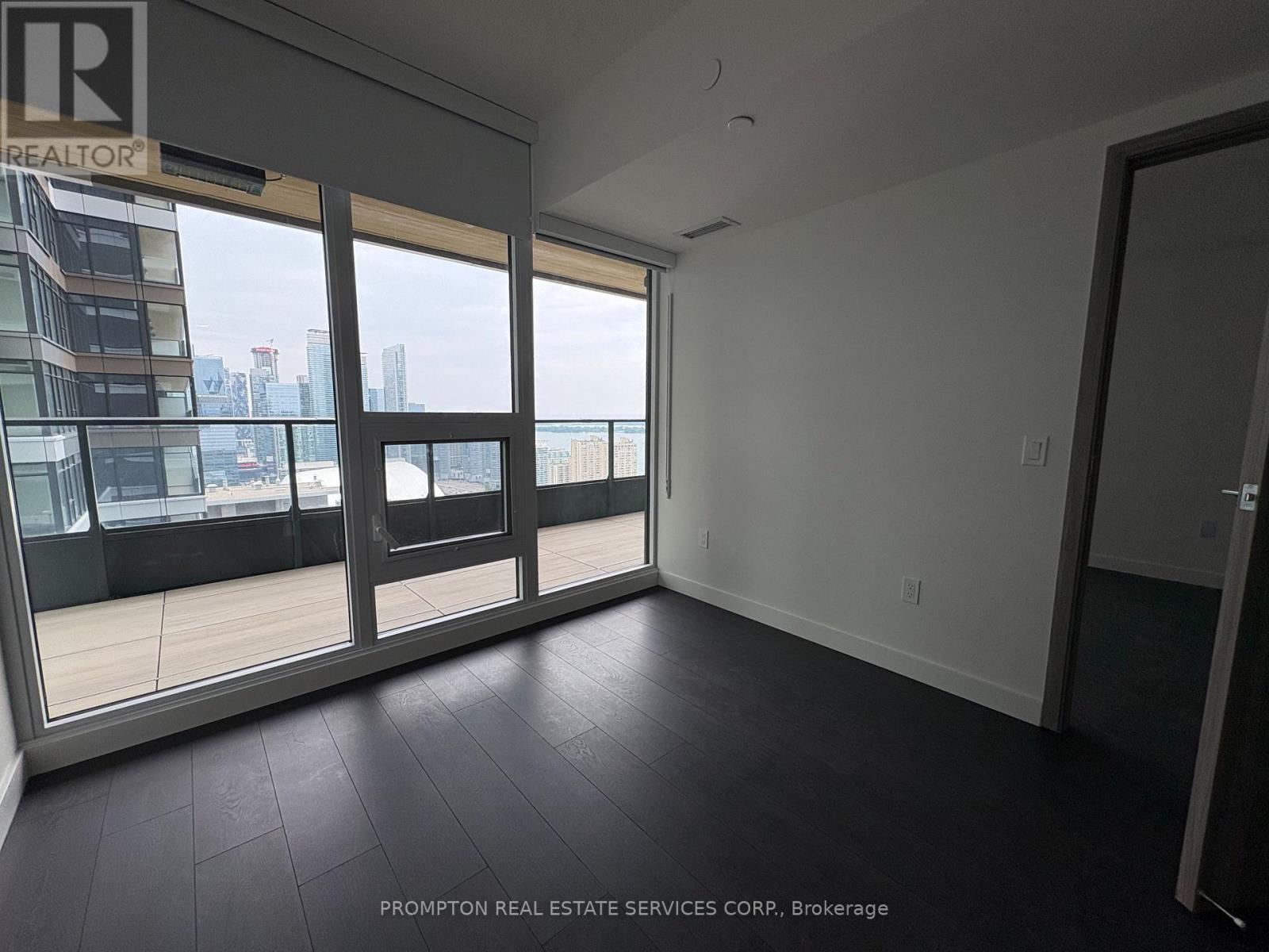 5806 - 3 Concord Cityplace Way, Toronto, Ontario  M5V 0X4 - Photo 5 - C12513686