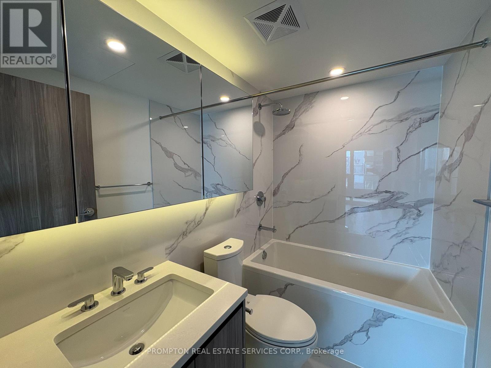 5806 - 3 Concord Cityplace Way, Toronto, Ontario  M5V 0X4 - Photo 6 - C12513686