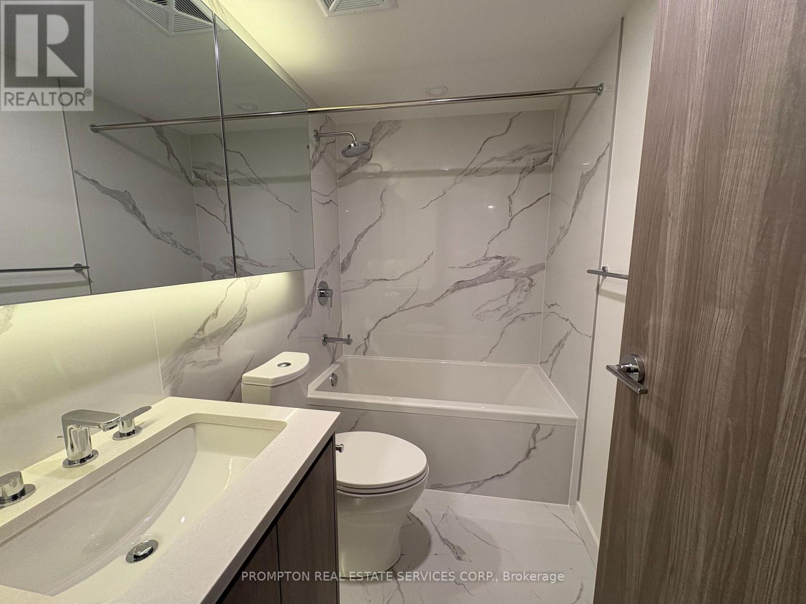 5806 - 3 Concord Cityplace Way, Toronto, Ontario  M5V 0X4 - Photo 7 - C12513686