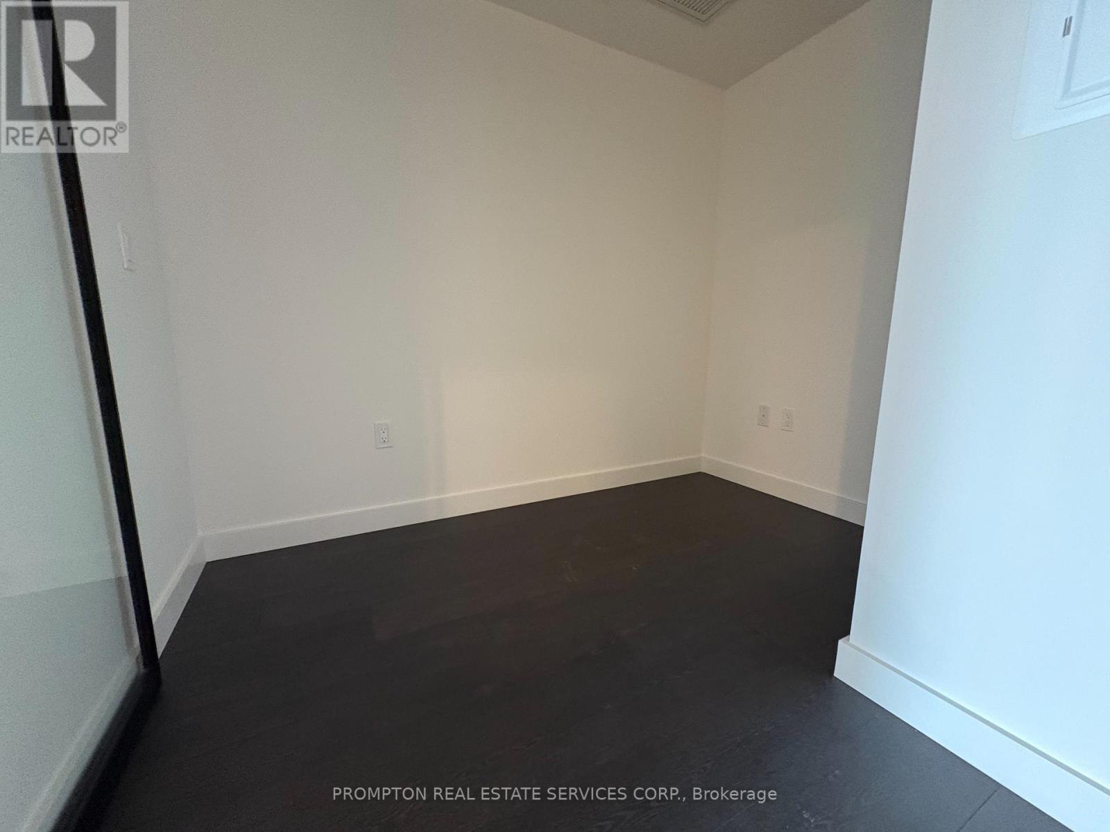 5806 - 3 Concord Cityplace Way, Toronto, Ontario  M5V 0X4 - Photo 8 - C12513686