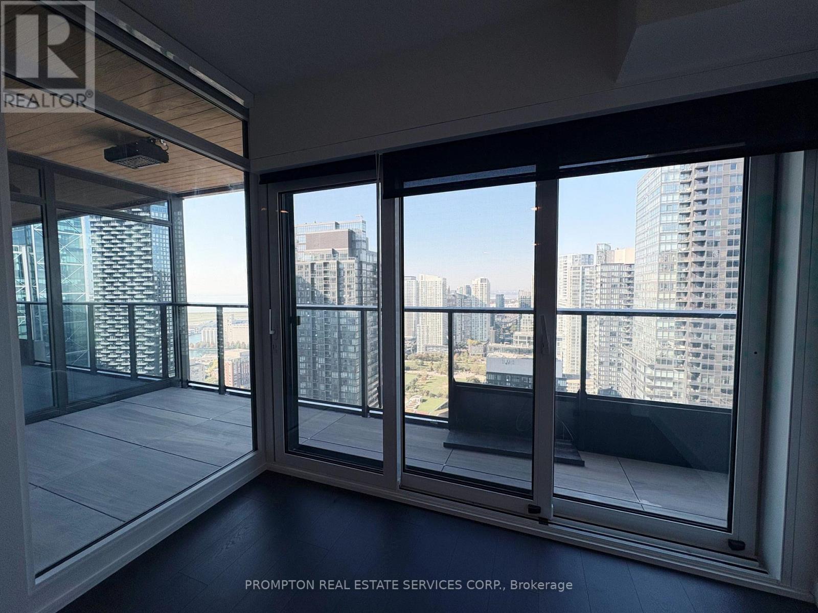 4212 - 3 Concord Cityplace Way, Toronto, Ontario  M5V 0X4 - Photo 3 - C12513698