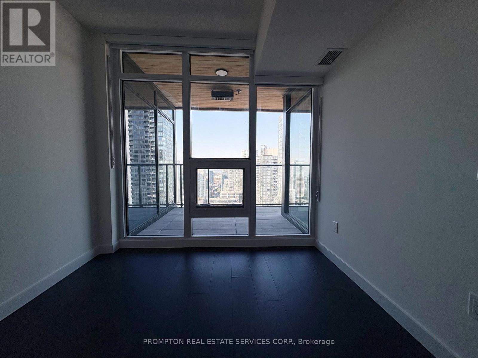 4212 - 3 Concord Cityplace Way, Toronto, Ontario  M5V 0X4 - Photo 4 - C12513698