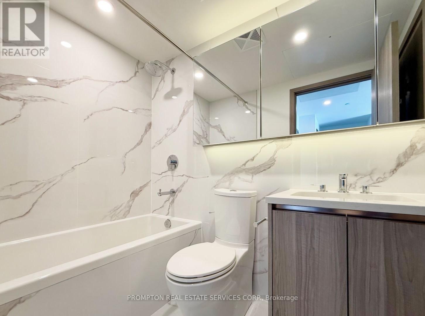 4212 - 3 Concord Cityplace Way, Toronto, Ontario  M5V 0X4 - Photo 5 - C12513698