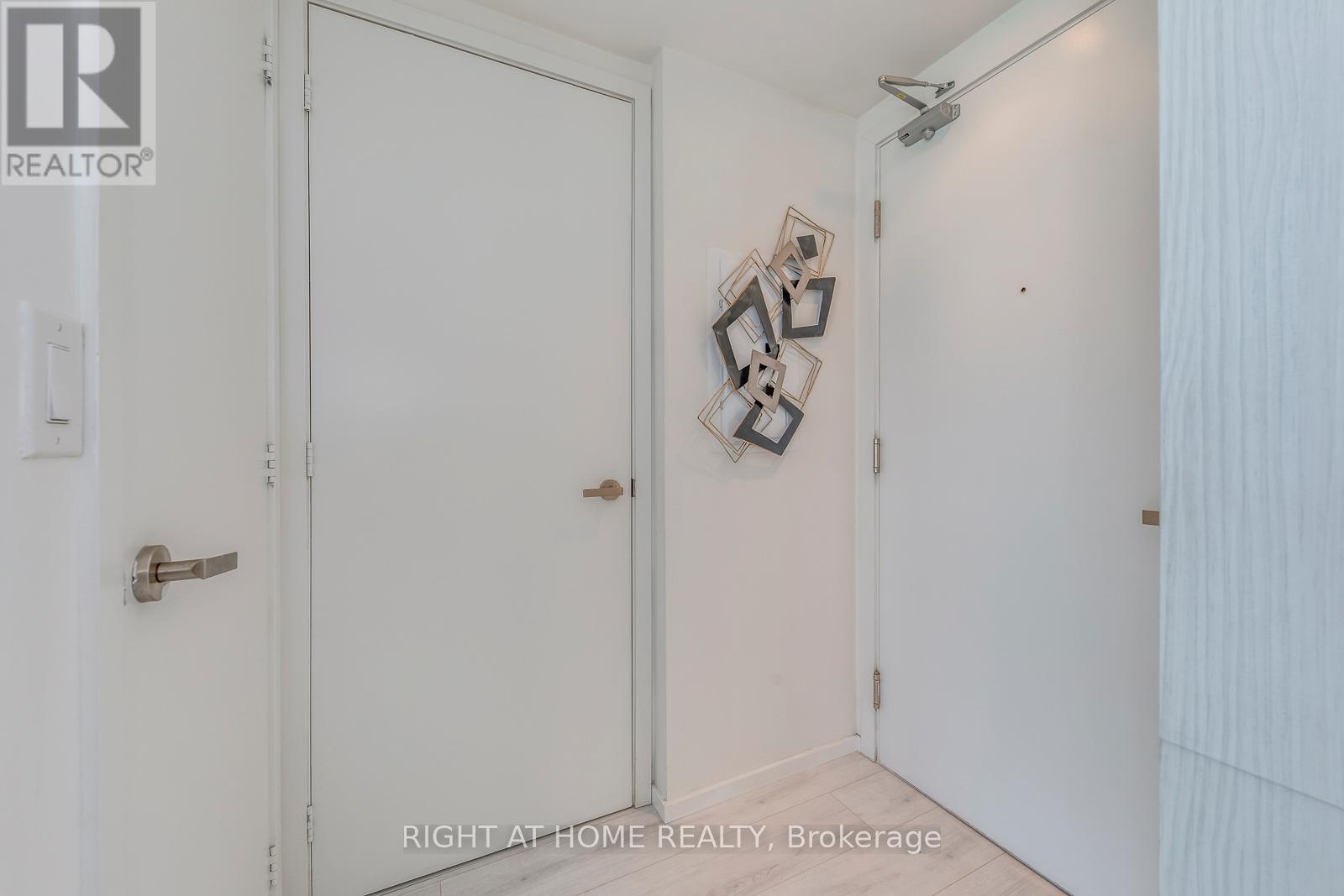 611 - 159 Dundas Street E, Toronto, Ontario  M5B 0A9 - Photo 4 - C12513724