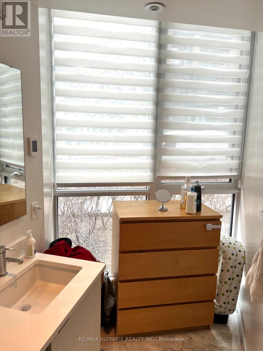 Th 1 - 50 Bruyeres Mews, Toronto, Ontario  M5V 0H8 - Photo 5 - C12513816