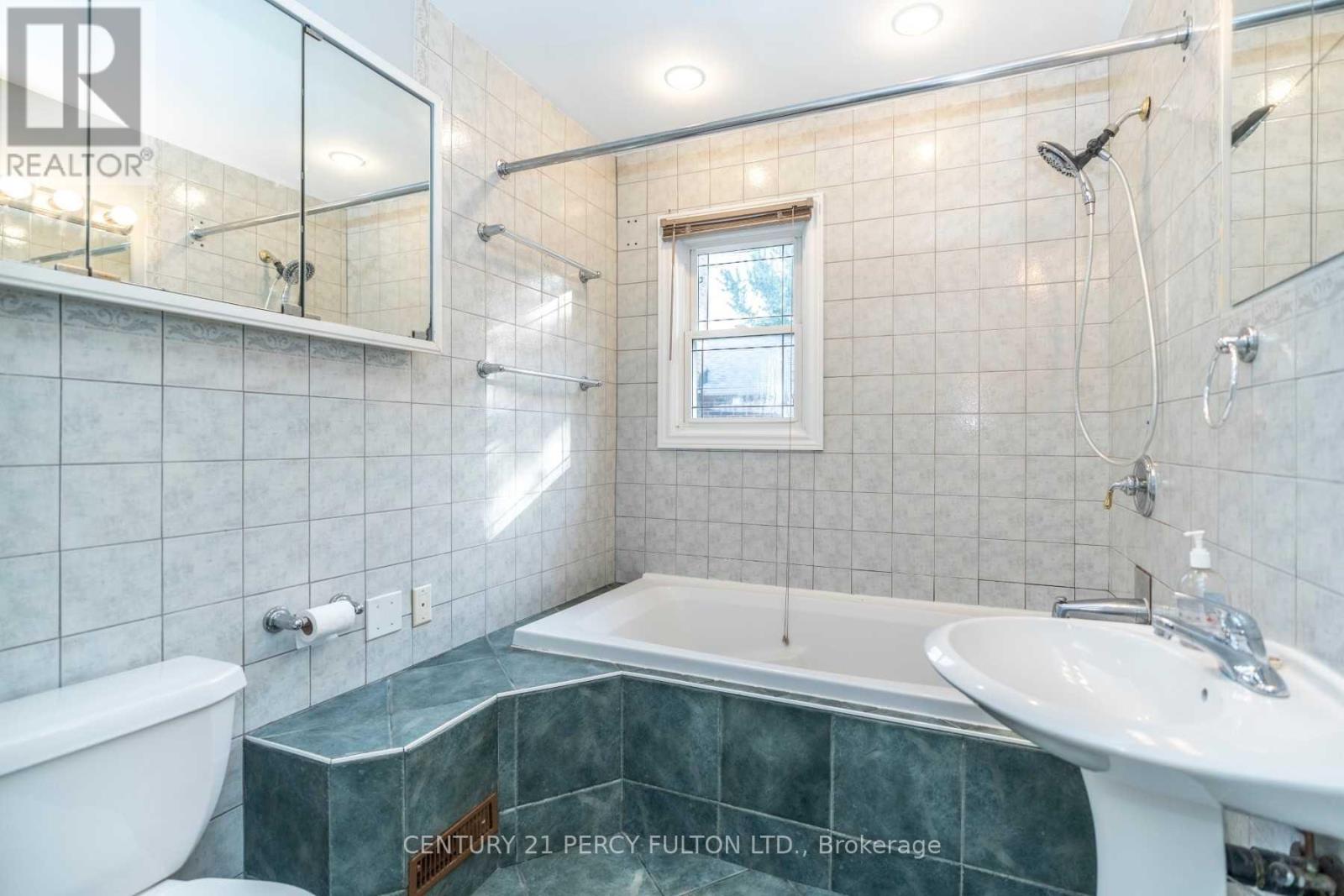 Upper - 62 Dale Avenue, Toronto, Ontario  M1J 3J5 - Photo 13 - E12513562