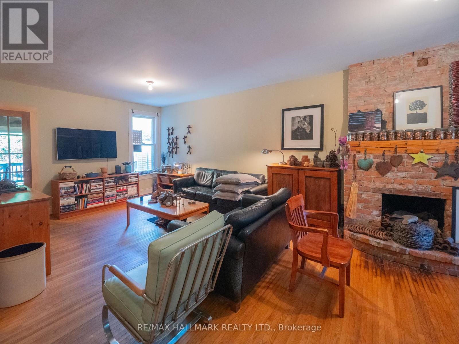 116 Victor Avenue, Toronto, Ontario M4K 1A8 - Photo 5 - E12513638