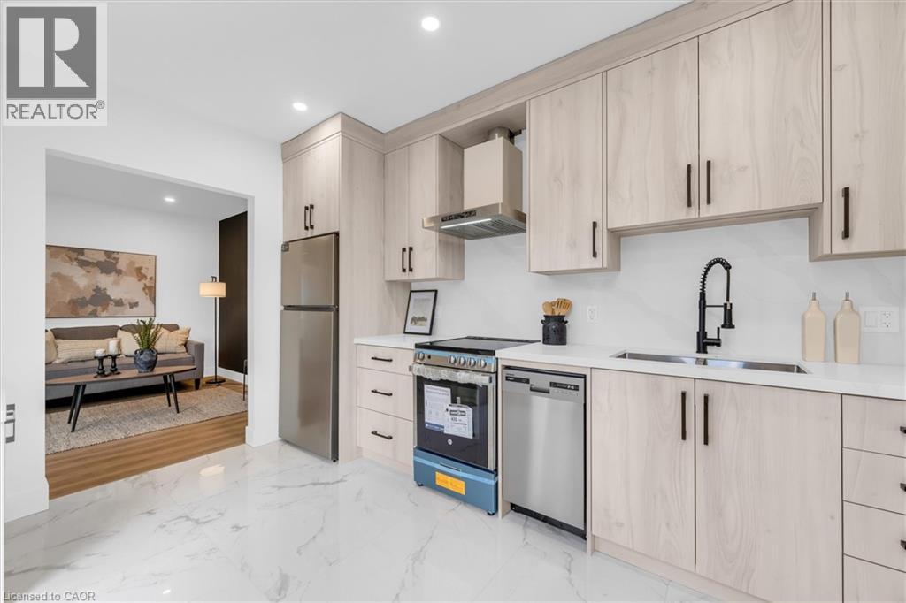 20 Hill Street, Hamilton, Ontario L8P 1W7 - Photo 3 - 40785250