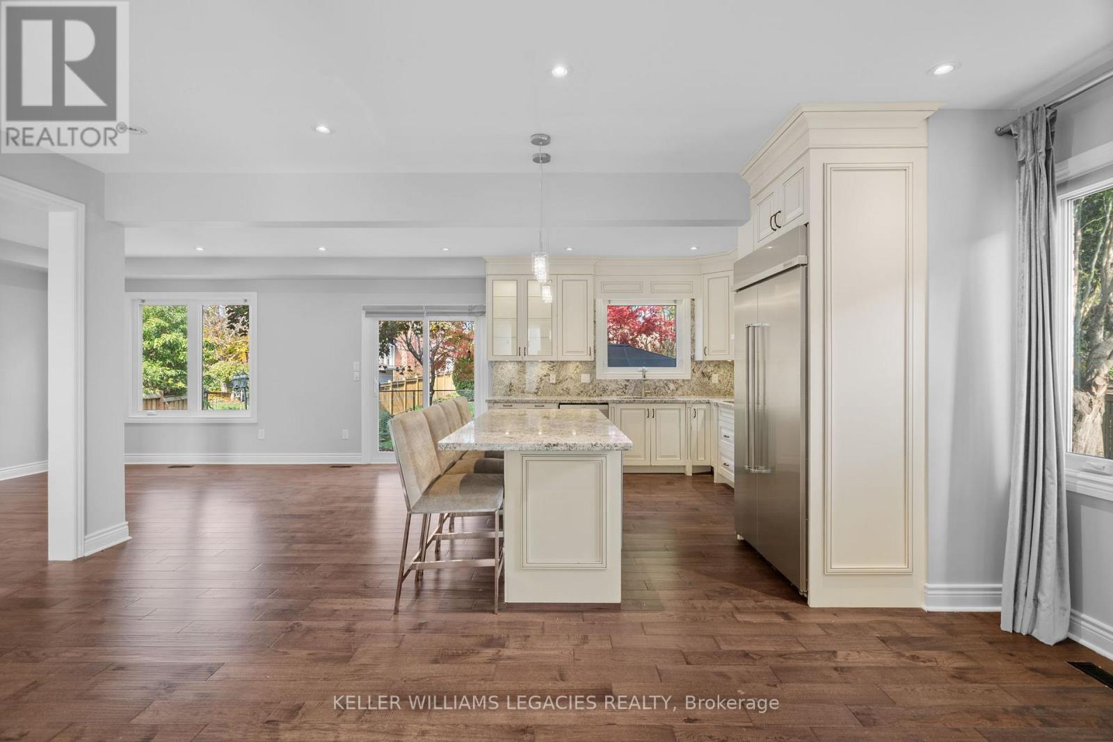 39 Michelle Drive, Vaughan, Ontario  L4L 9B8 - Photo 11 - N12513566