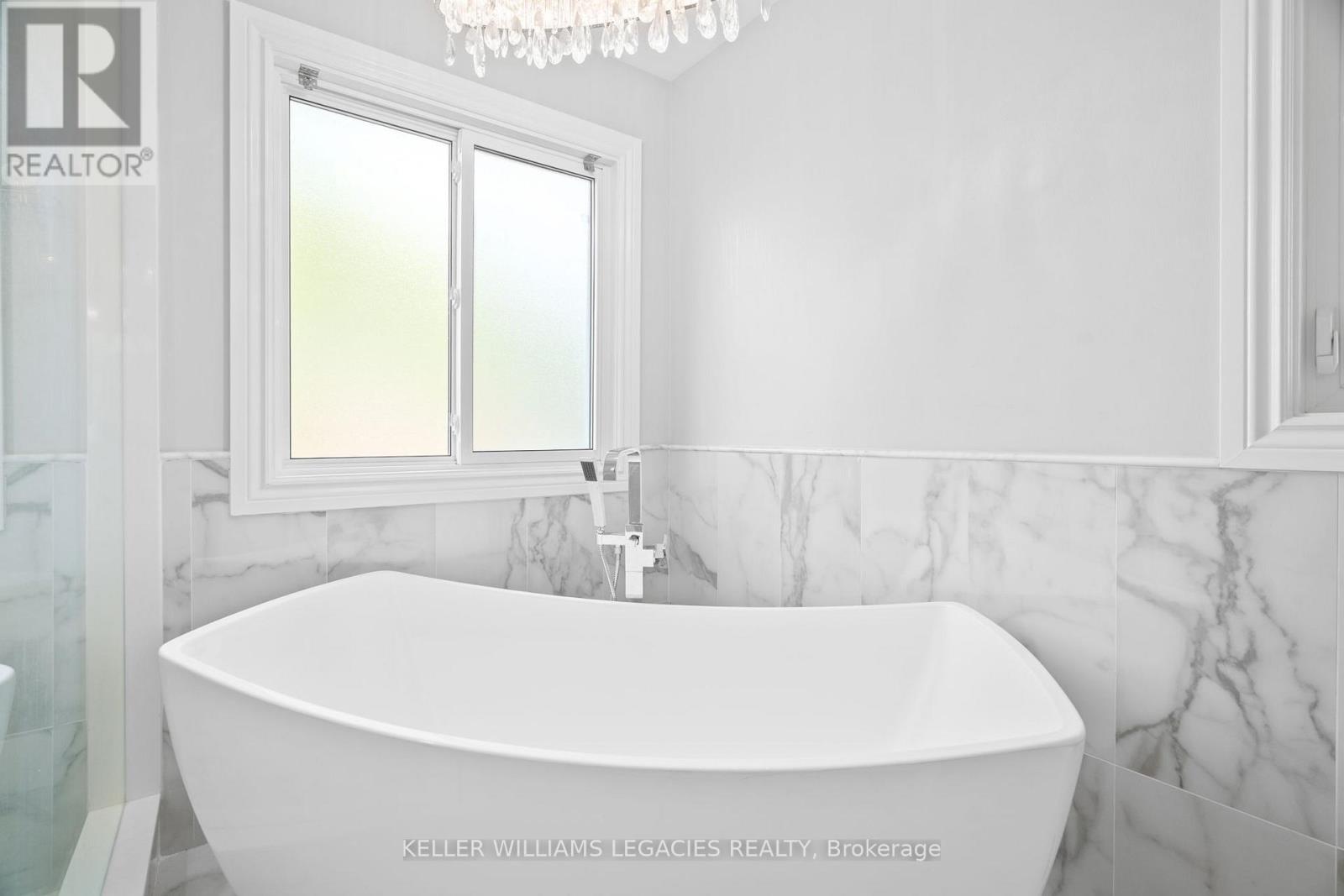 39 Michelle Drive, Vaughan, Ontario  L4L 9B8 - Photo 28 - N12513566