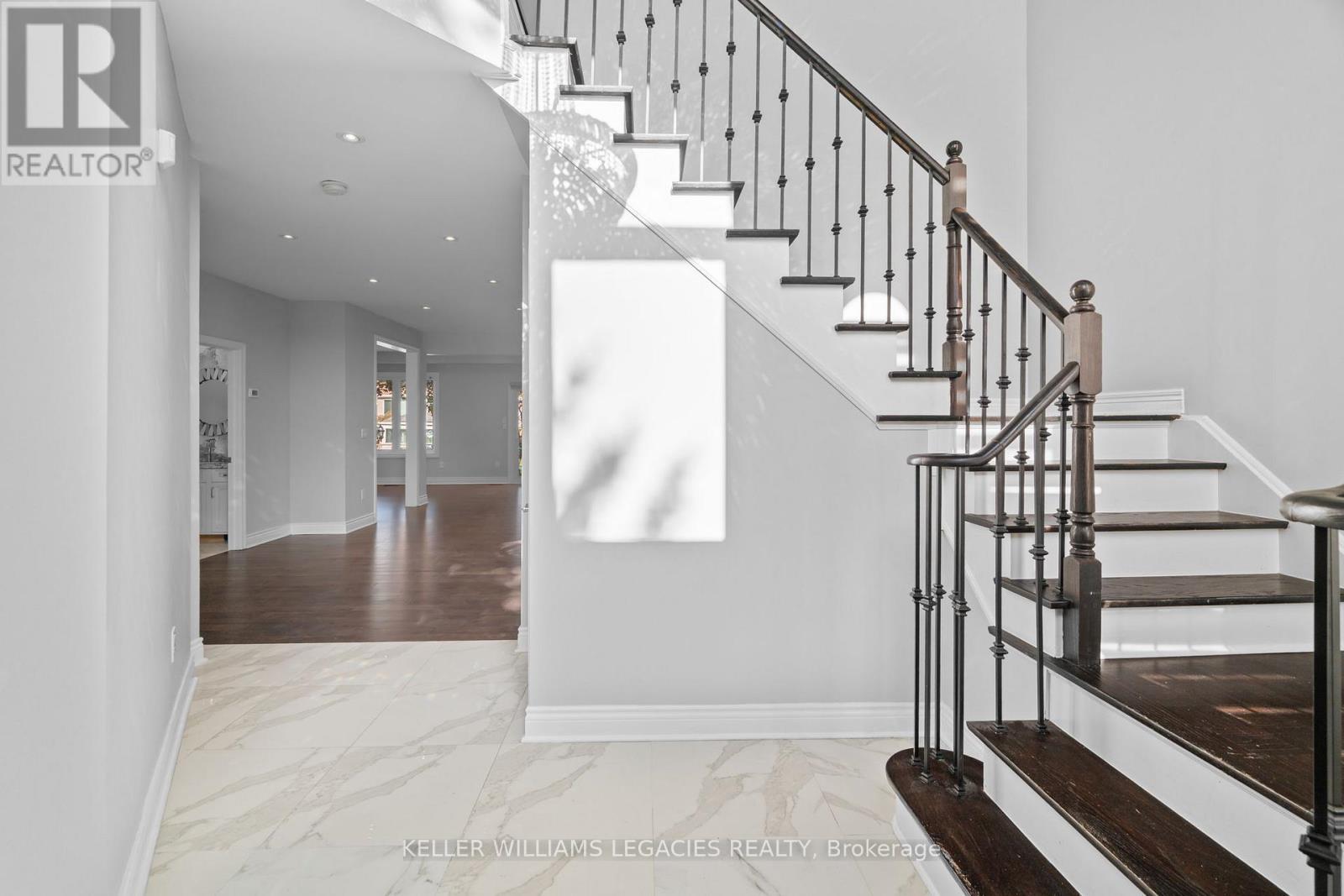 39 Michelle Drive, Vaughan, Ontario  L4L 9B8 - Photo 6 - N12513566