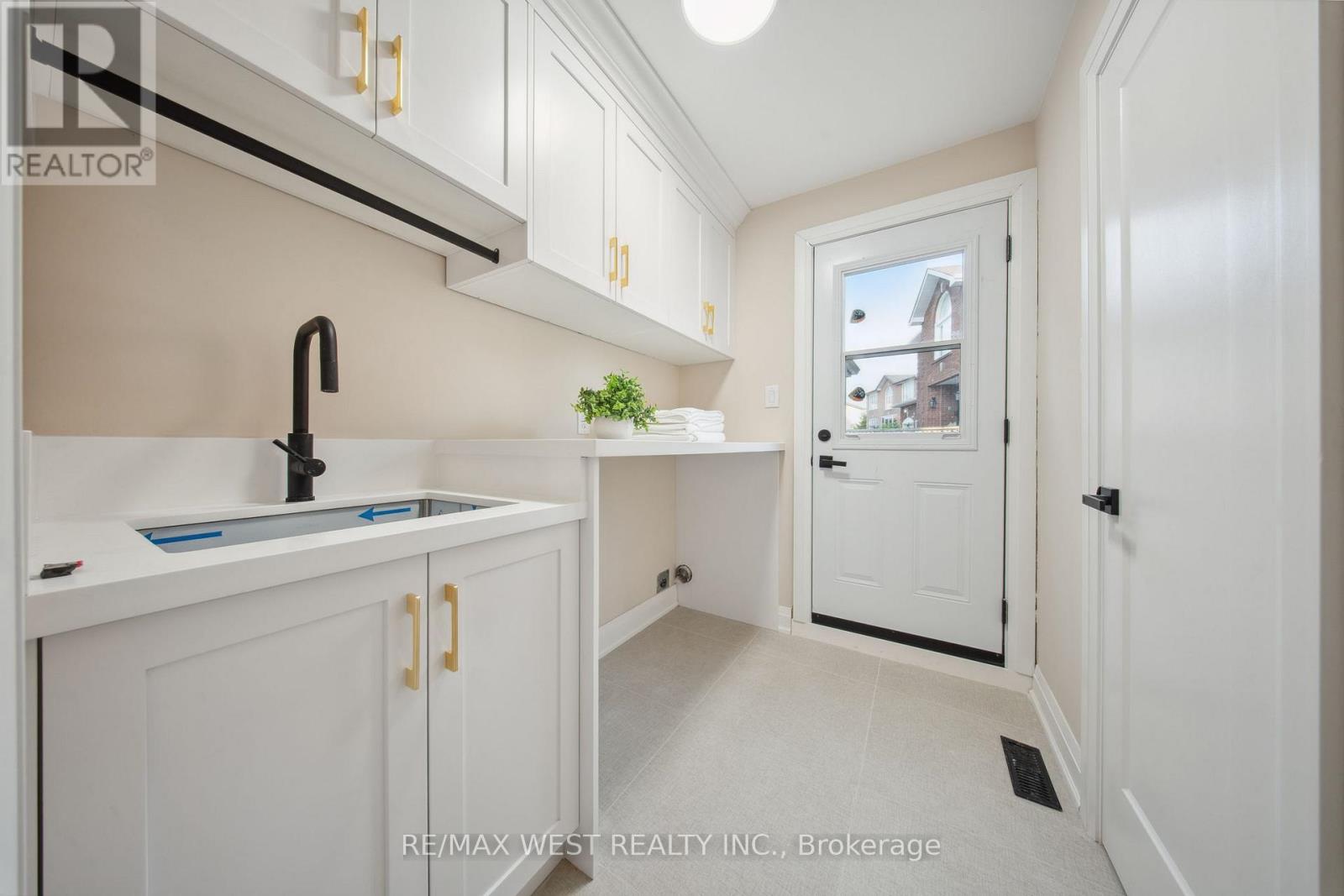 4 Snowcrest Crescent, Markham, Ontario L3S 2V9 - Photo 10 - N12513648