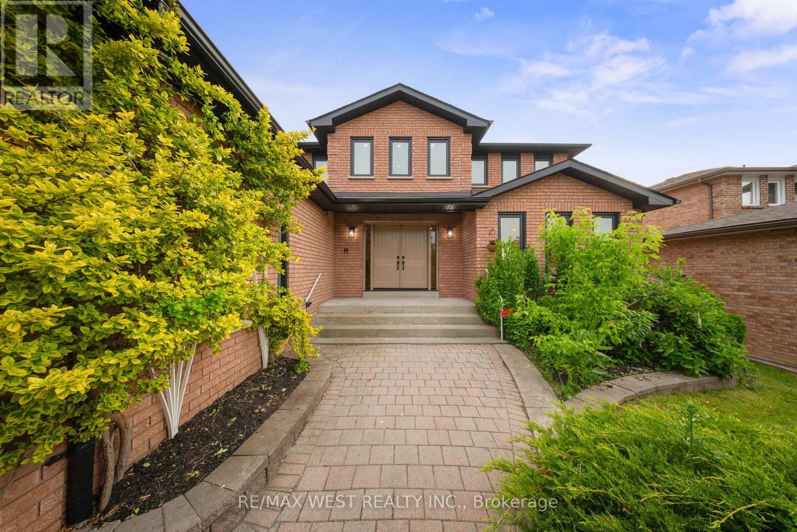 4 Snowcrest Crescent, Markham, Ontario L3S 2V9 - Photo 3 - N12513648