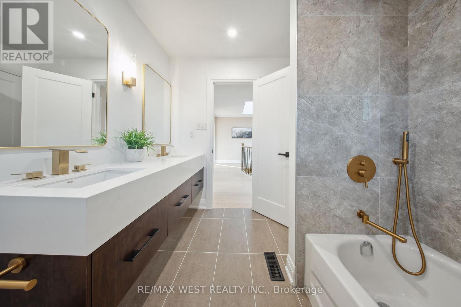 4 Snowcrest Crescent, Markham, Ontario L3S 2V9 - Photo 38 - N12513648