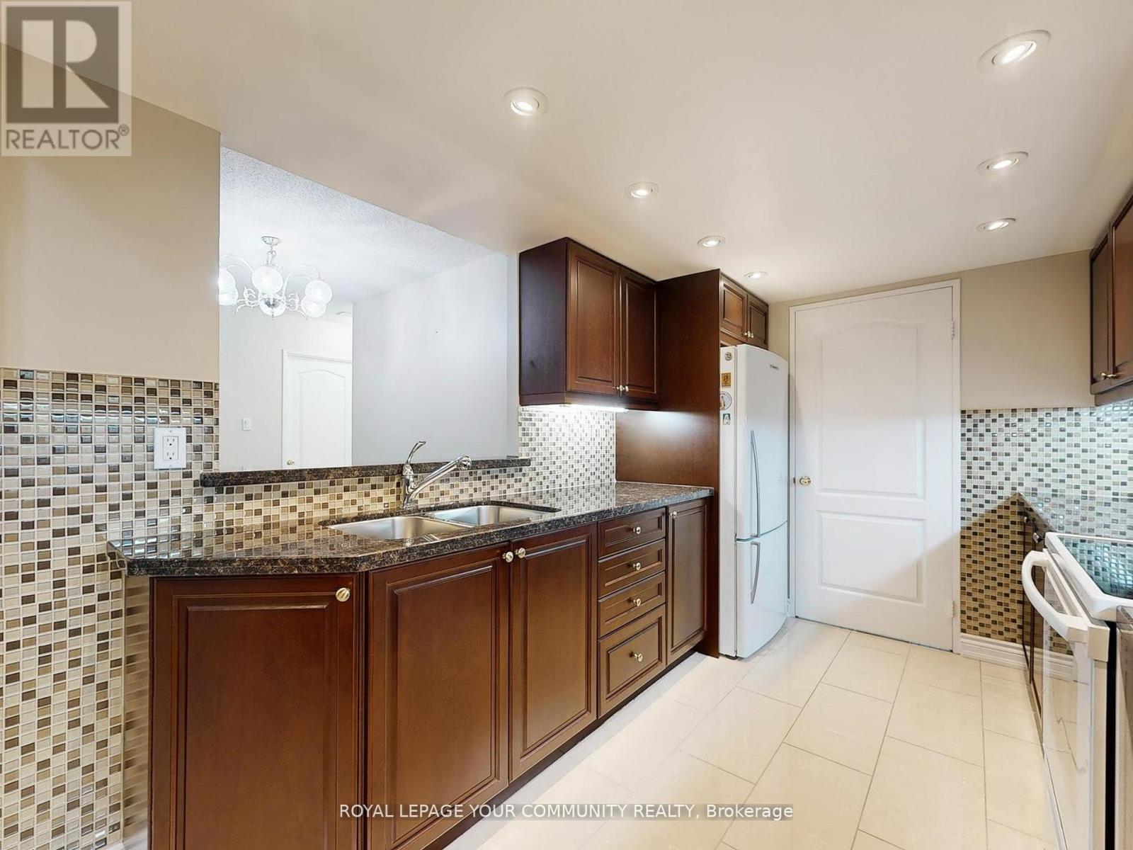 324 - 32 Clarissa Drive, Richmond Hill, Ontario  L4C 9R7 - Photo 9 - N12513702