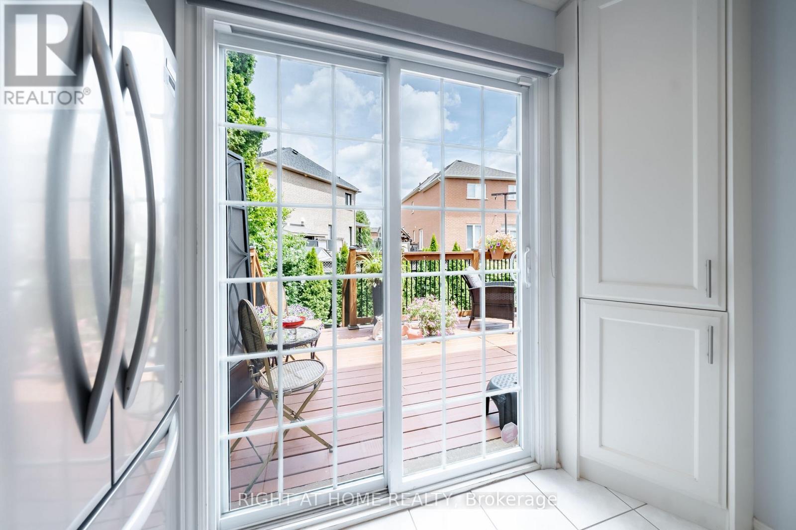 259 Tall Grass Trail, Vaughan, Ontario  L4L 3P7 - Photo 11 - N12513718