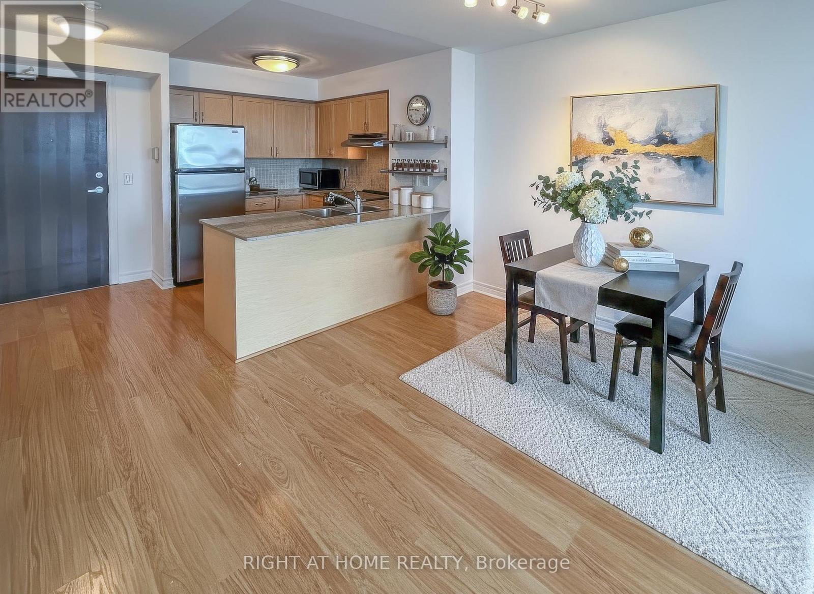 1115 - 15 North Park Road, Vaughan, Ontario  L4J 0A1 - Photo 2 - N12513780