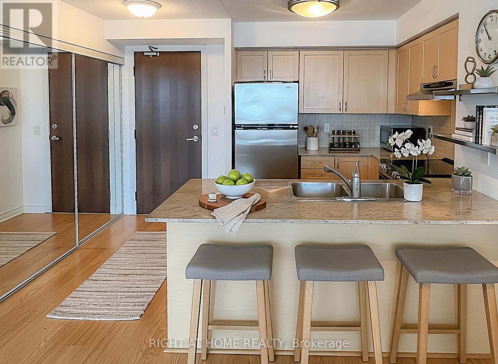 1115 - 15 North Park Road, Vaughan, Ontario  L4J 0A1 - Photo 3 - N12513780