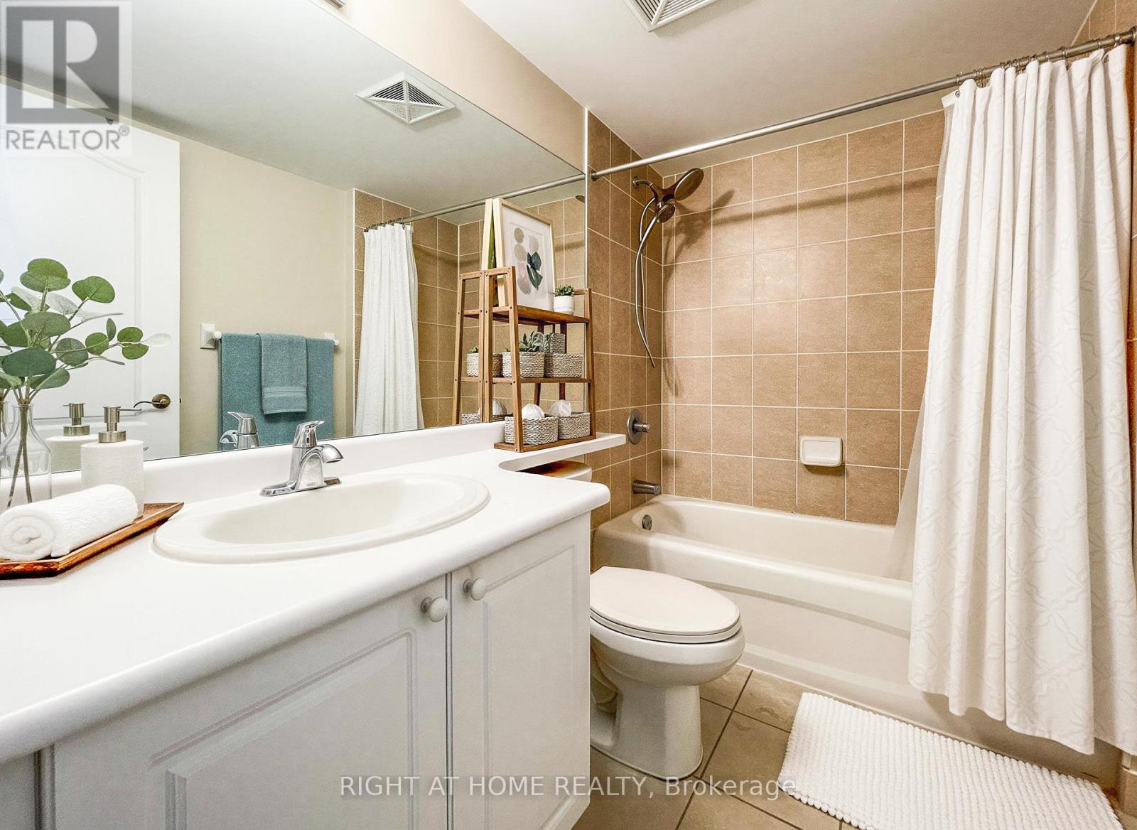 1115 - 15 North Park Road, Vaughan, Ontario  L4J 0A1 - Photo 6 - N12513780