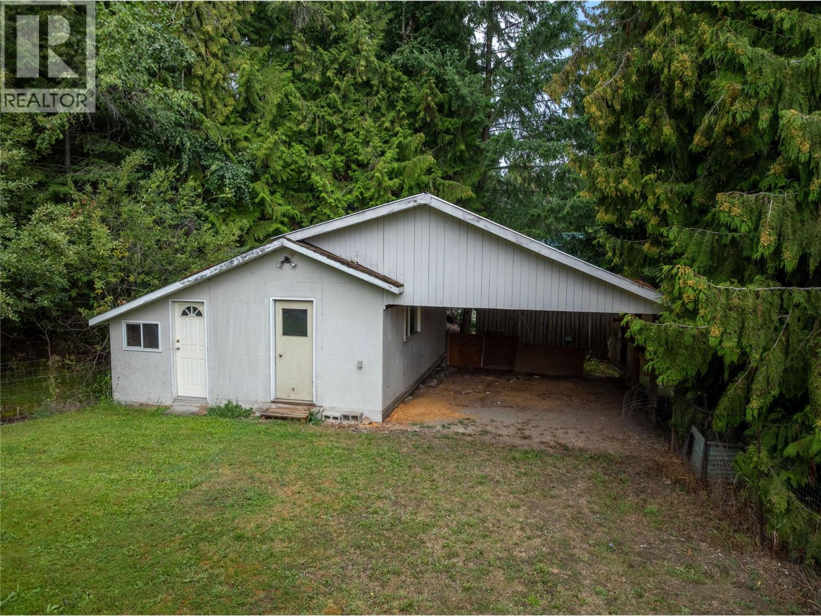 655 Caouette Road, Sorrento, British Columbia  V0E 2W1 - Photo 4 - 10367473