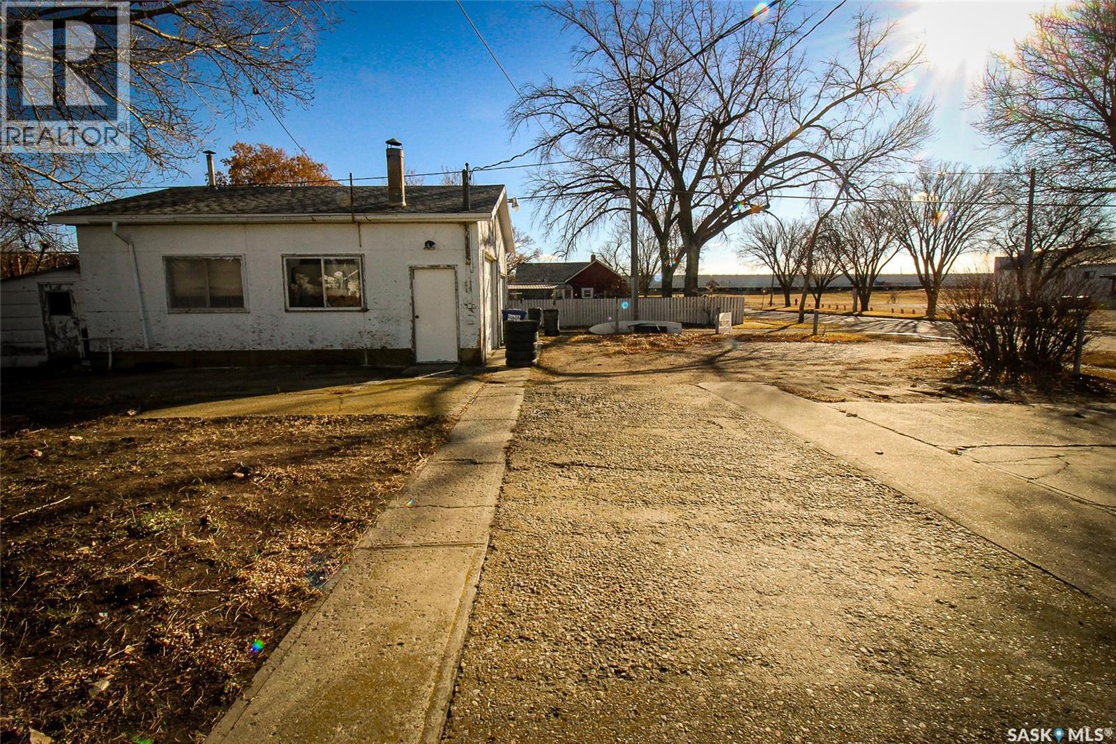 216 2nd Street E, Shaunavon, Saskatchewan  S0N 2M0 - Photo 33 - SK999805