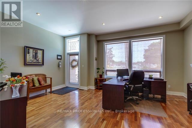 114 Bronte Road, Oakville, Ontario  L6L 3C1 - Photo 3 - W12513590