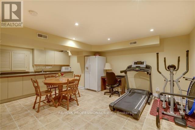 114 Bronte Road, Oakville, Ontario  L6L 3C1 - Photo 5 - W12513590