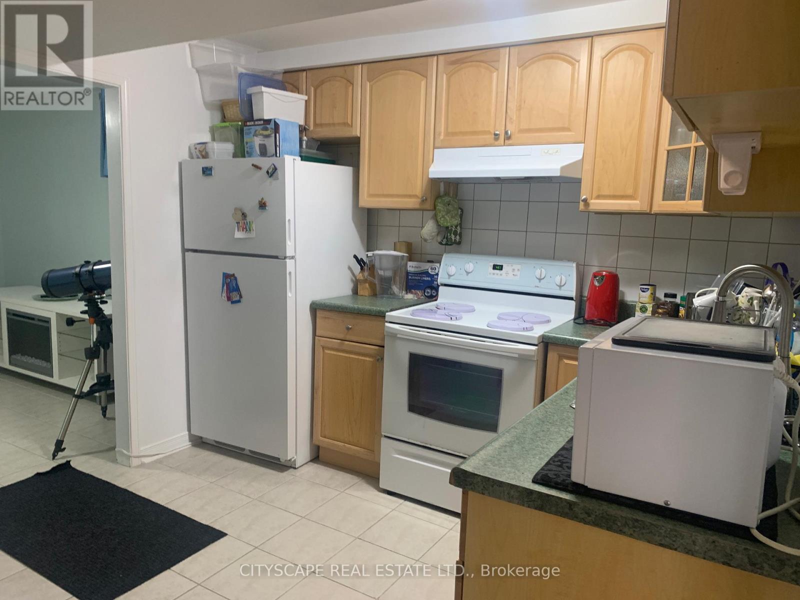 120 Hullmar Drive, Toronto, Ontario  M3N 2G2 - Photo 4 - W12513592