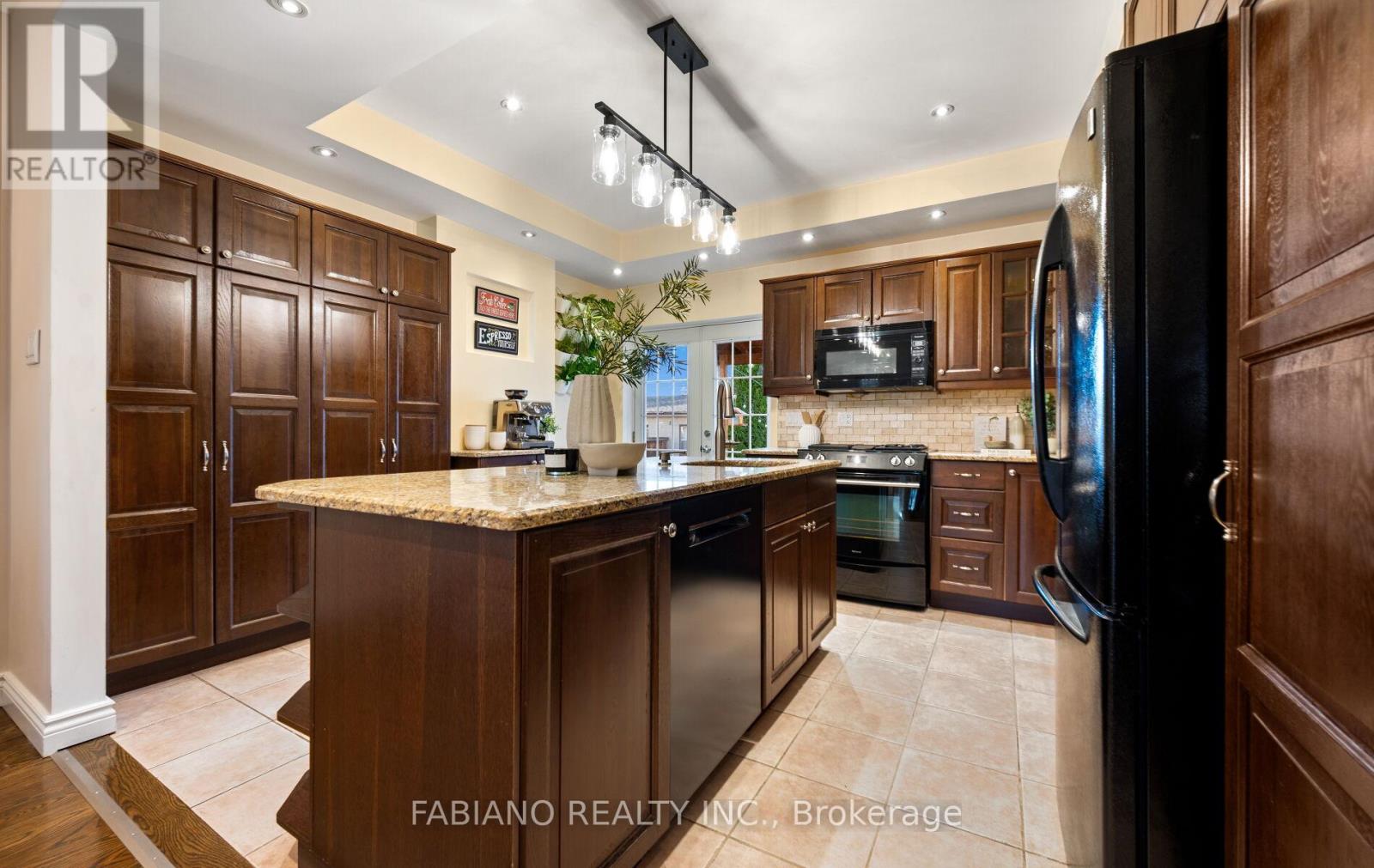 117 Morrison Avenue, Toronto, Ontario  M6E 1M3 - Photo 15 - W12513598