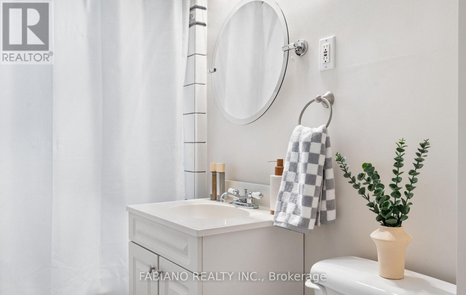 117 Morrison Avenue, Toronto, Ontario  M6E 1M3 - Photo 31 - W12513598