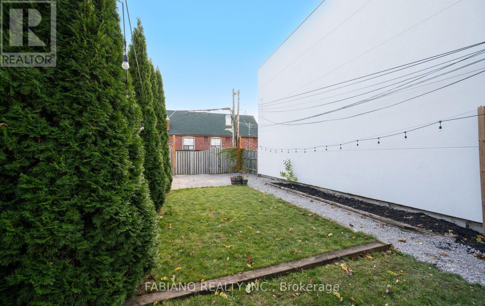 117 Morrison Avenue, Toronto, Ontario  M6E 1M3 - Photo 33 - W12513598