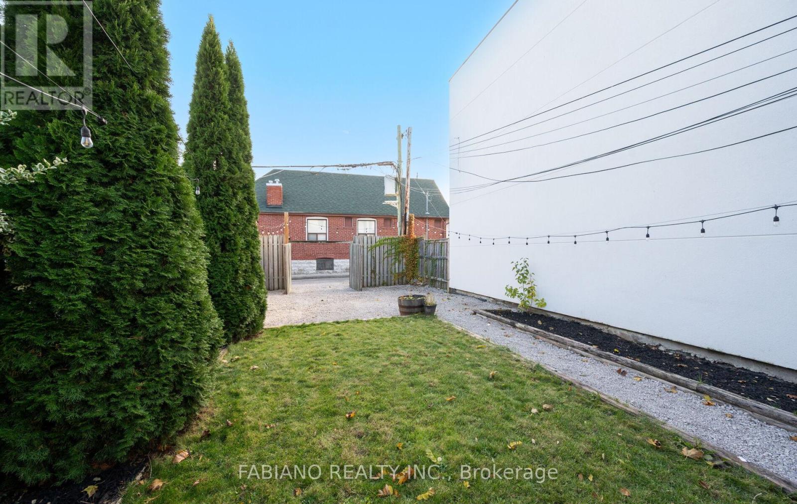 117 Morrison Avenue, Toronto, Ontario  M6E 1M3 - Photo 34 - W12513598