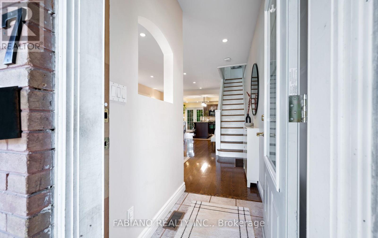 117 Morrison Avenue, Toronto, Ontario  M6E 1M3 - Photo 46 - W12513598