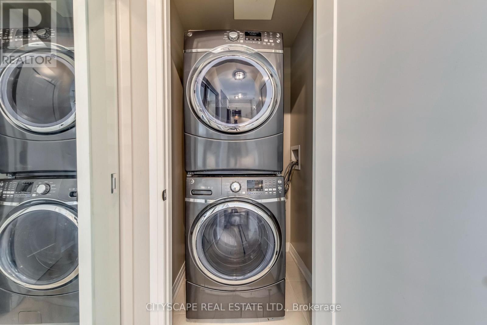 205 - 128 Grovewood Common, Oakville, Ontario  L6H 0X3 - Photo 14 - W12513644