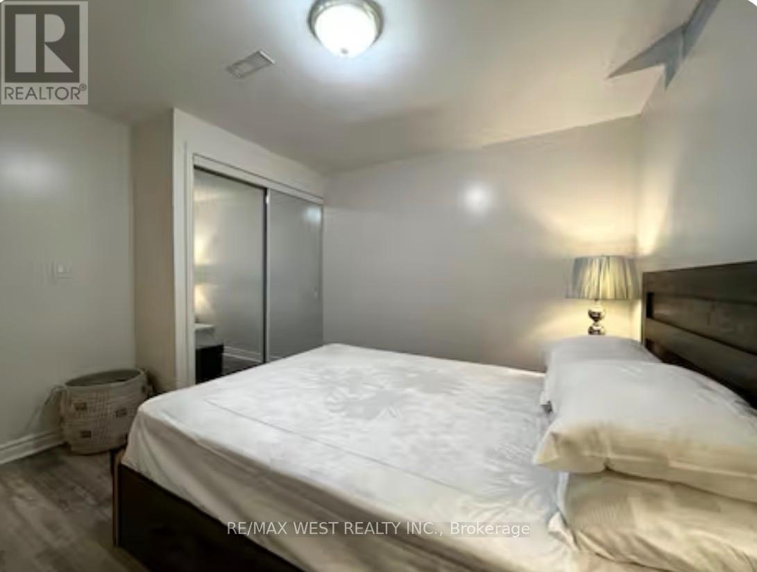 11a St Andrews Boulevard, Toronto, Ontario  M9R 1V9 - Photo 6 - W12513652