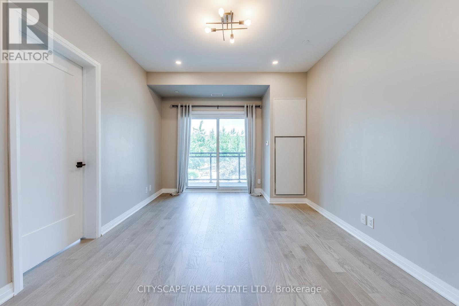 205 - 128 Grovewood Common, Oakville, Ontario  L6H 0X3 - Photo 4 - W12513654