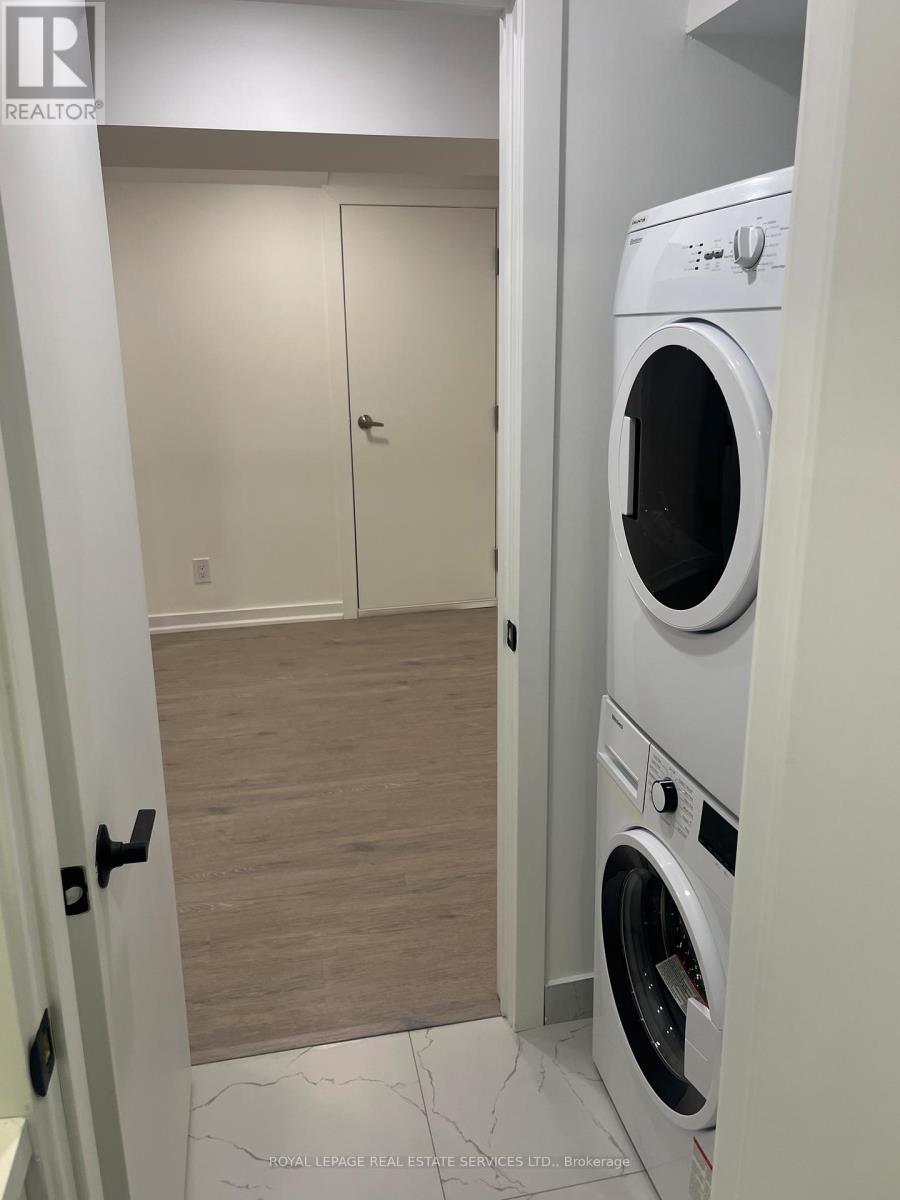 Lower - 1108 Kos Boulevard, Mississauga, Ontario  L5J 4C4 - Photo 11 - W12513670