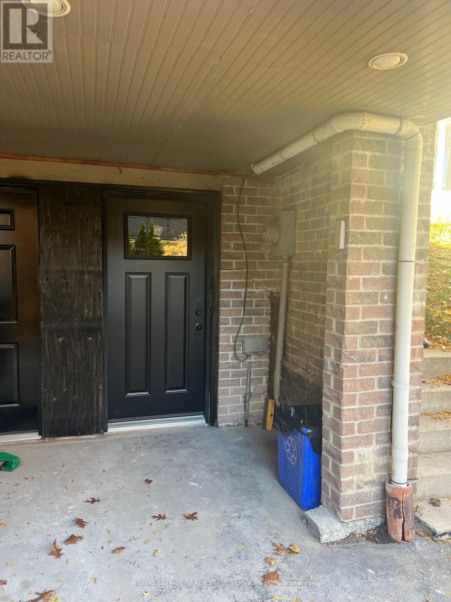 Lower - 1108 Kos Boulevard, Mississauga, Ontario  L5J 4C4 - Photo 2 - W12513670