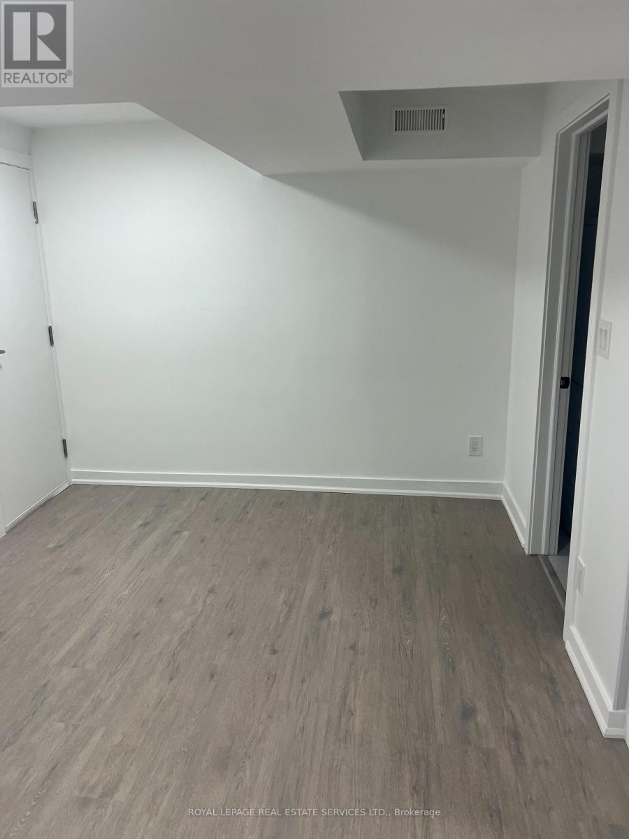 Lower - 1108 Kos Boulevard, Mississauga, Ontario  L5J 4C4 - Photo 5 - W12513670