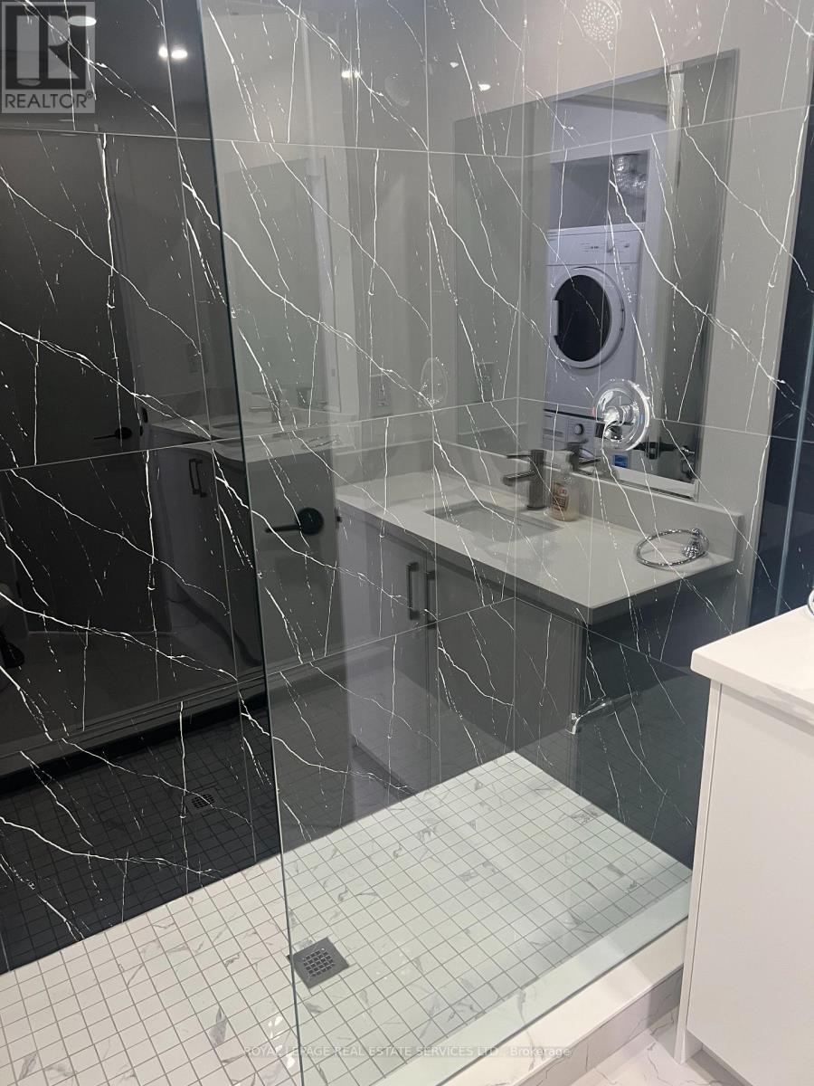 Lower - 1108 Kos Boulevard, Mississauga, Ontario  L5J 4C4 - Photo 6 - W12513670