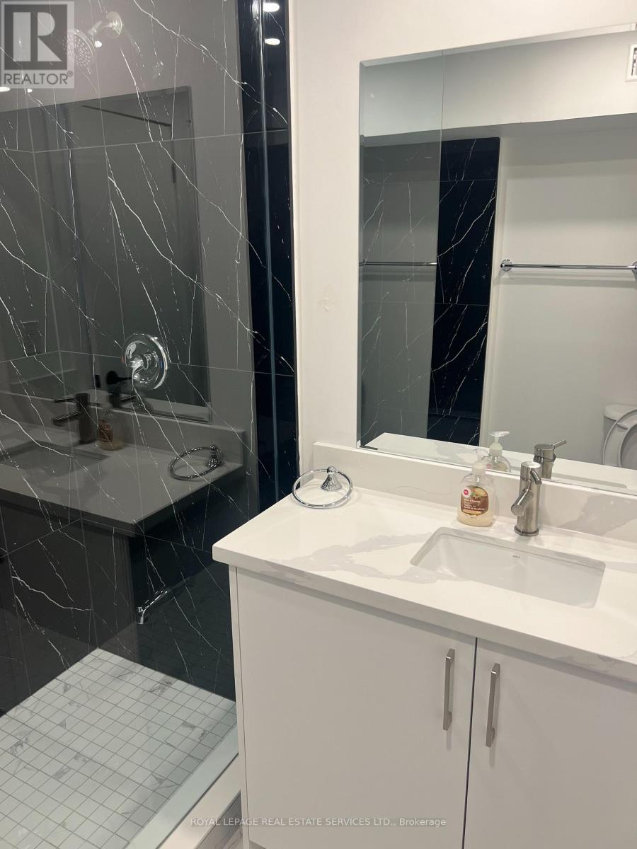 Lower - 1108 Kos Boulevard, Mississauga, Ontario  L5J 4C4 - Photo 7 - W12513670