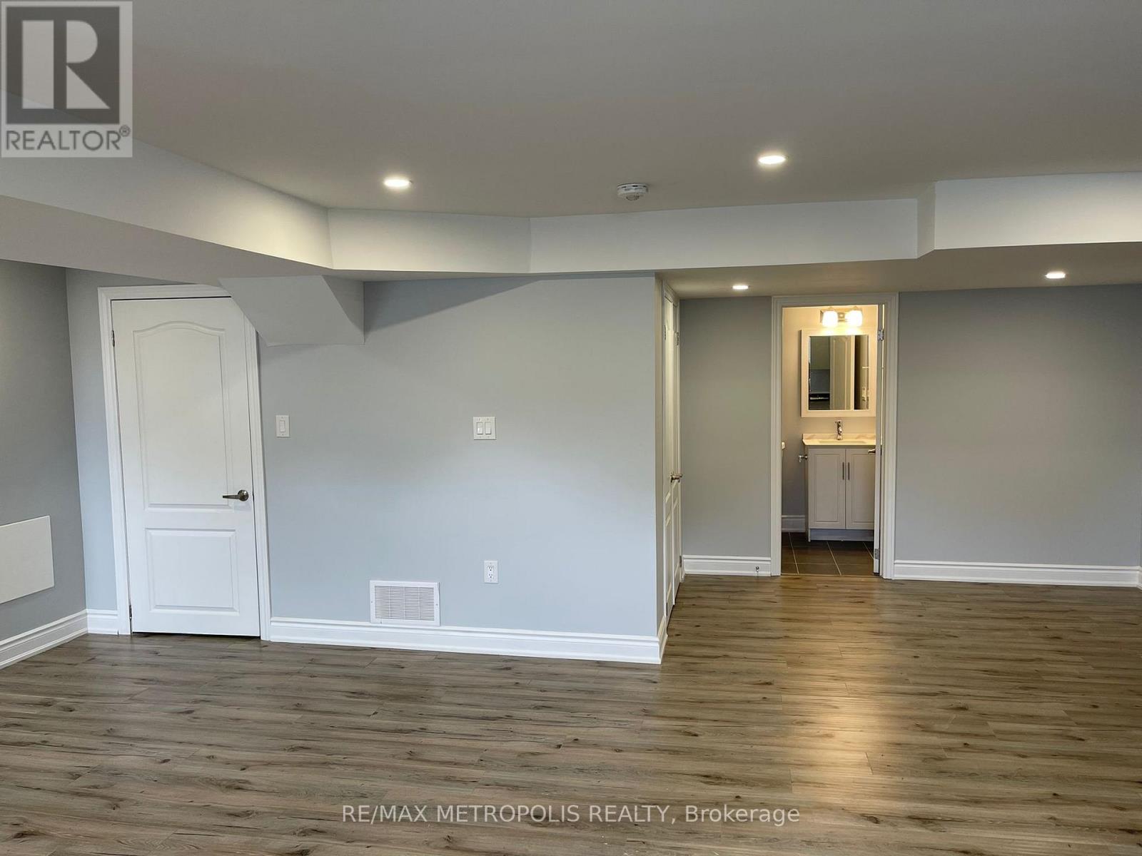 Bsmt - 2 Summitgreen Crescent, Brampton, Ontario  L6R 0T3 - Photo 11 - W12513676