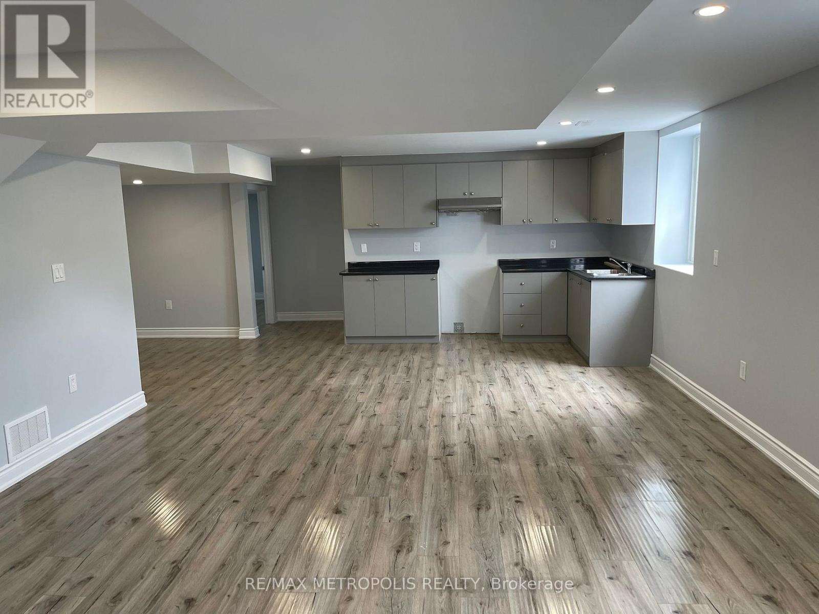 Bsmt - 2 Summitgreen Crescent, Brampton, Ontario  L6R 0T3 - Photo 9 - W12513676