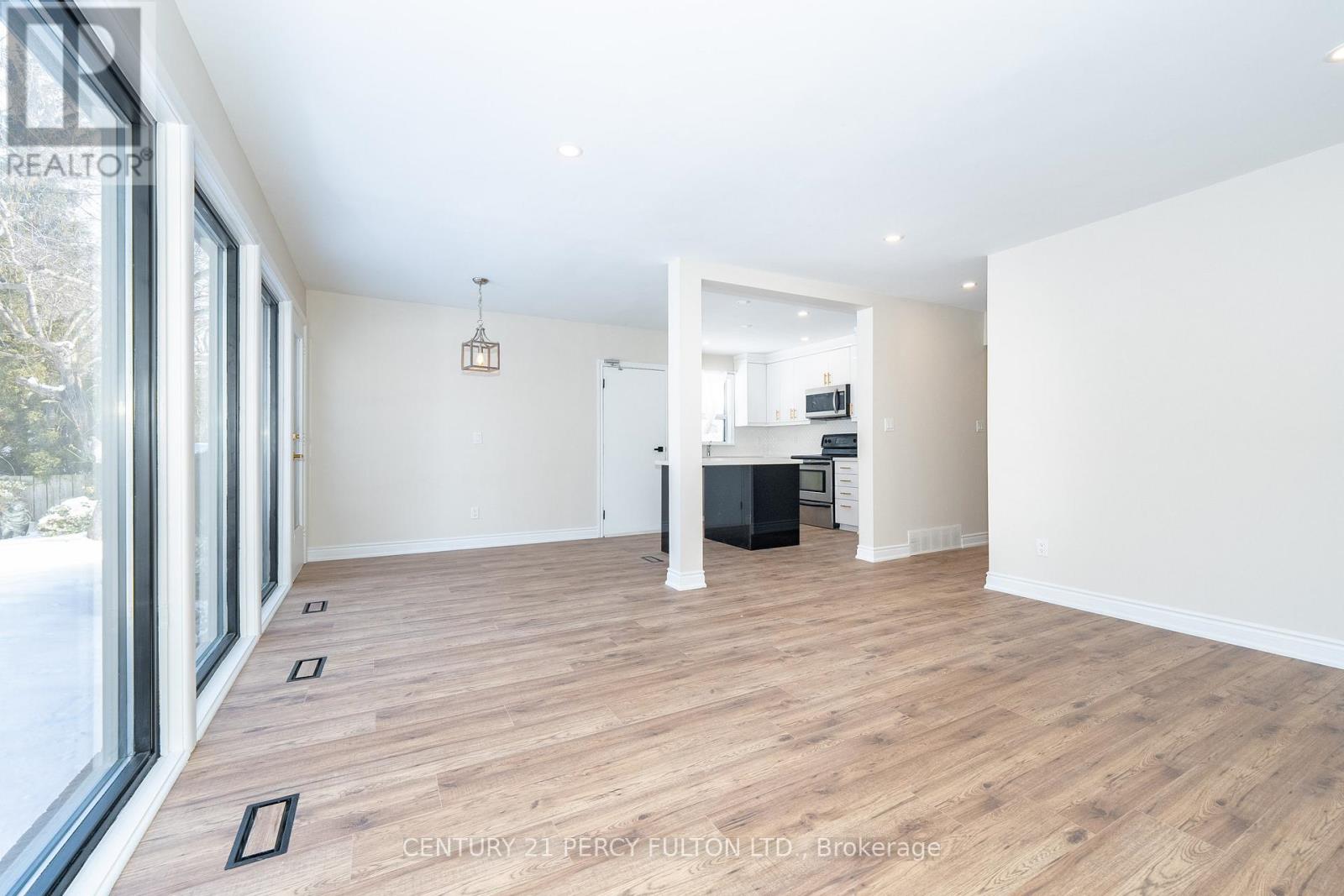 10 Sealcove Drive, Toronto, Ontario  M9C 2C5 - Photo 11 - W12513696