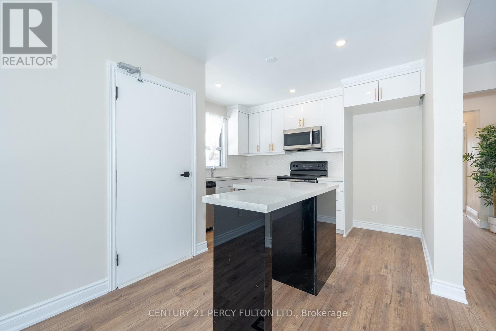 10 Sealcove Drive, Toronto, Ontario  M9C 2C5 - Photo 12 - W12513696