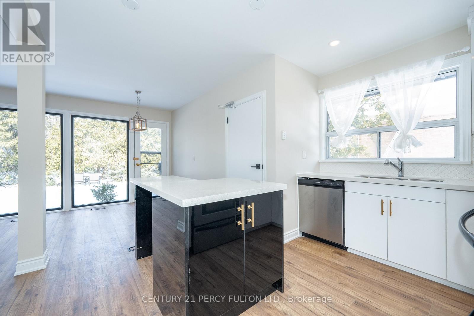 10 Sealcove Drive, Toronto, Ontario  M9C 2C5 - Photo 13 - W12513696