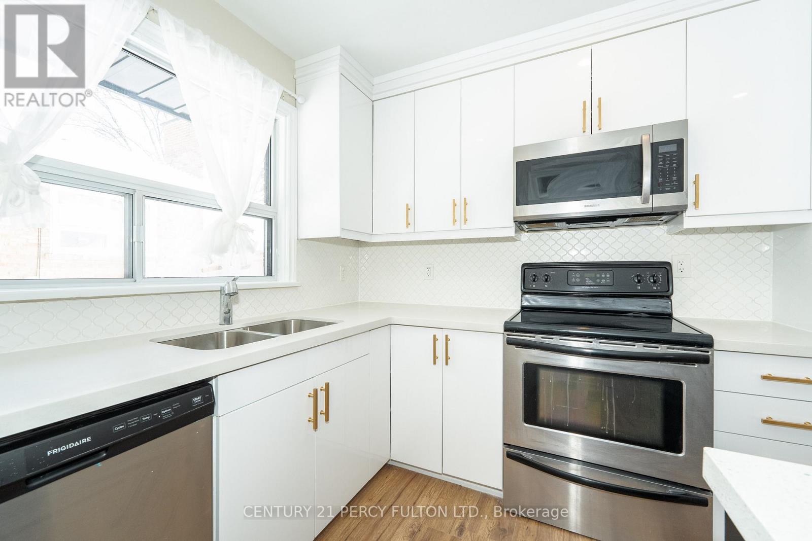 10 Sealcove Drive, Toronto, Ontario  M9C 2C5 - Photo 14 - W12513696