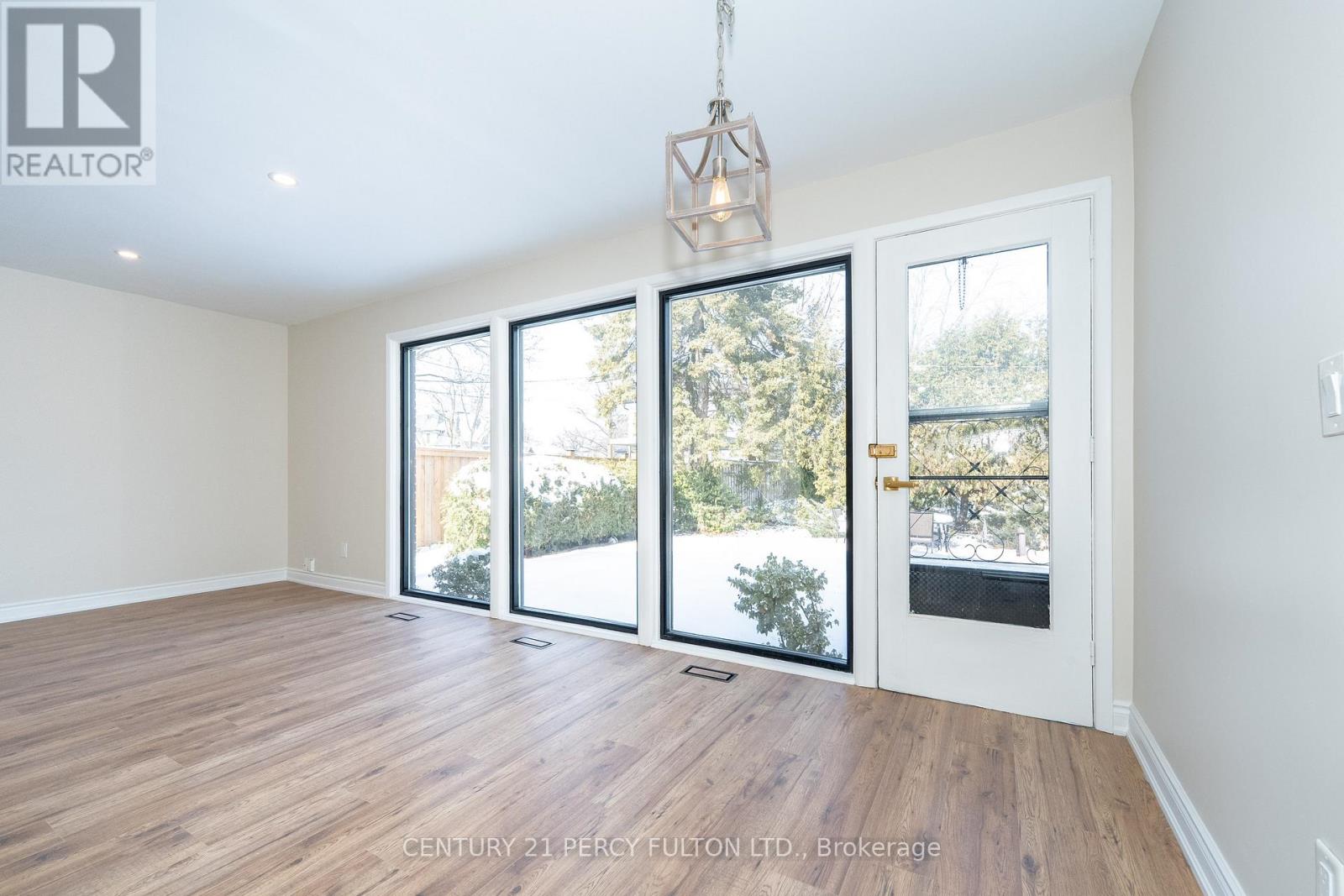 10 Sealcove Drive, Toronto, Ontario  M9C 2C5 - Photo 15 - W12513696