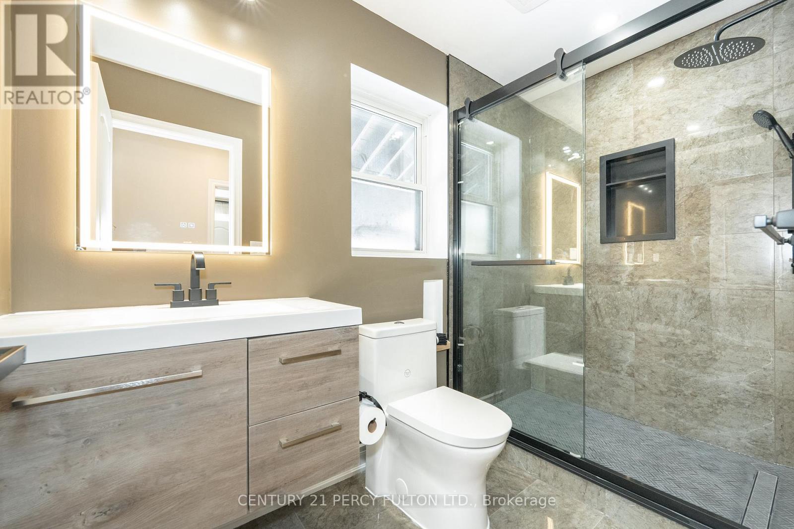 10 Sealcove Drive, Toronto, Ontario  M9C 2C5 - Photo 4 - W12513696