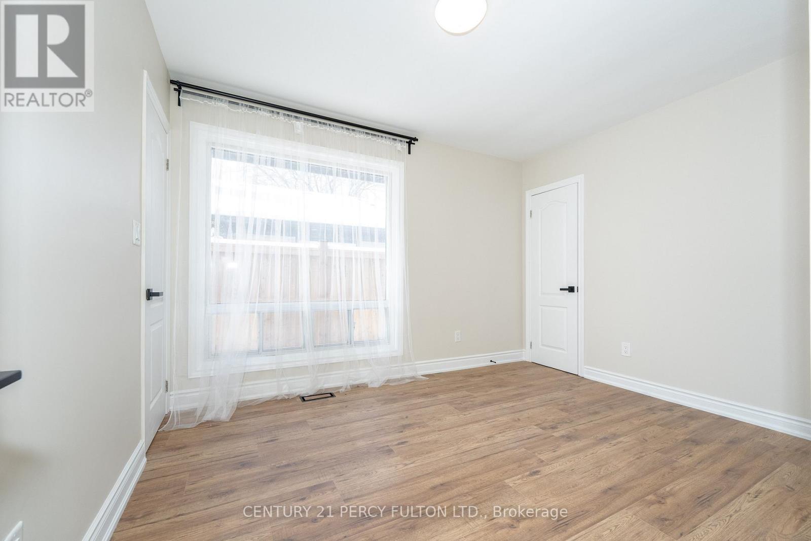 10 Sealcove Drive, Toronto, Ontario  M9C 2C5 - Photo 5 - W12513696